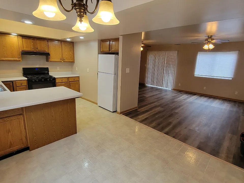 2324 Ashland Cir #5