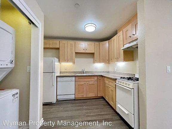4th image of 160 Valley Oak Dr #A