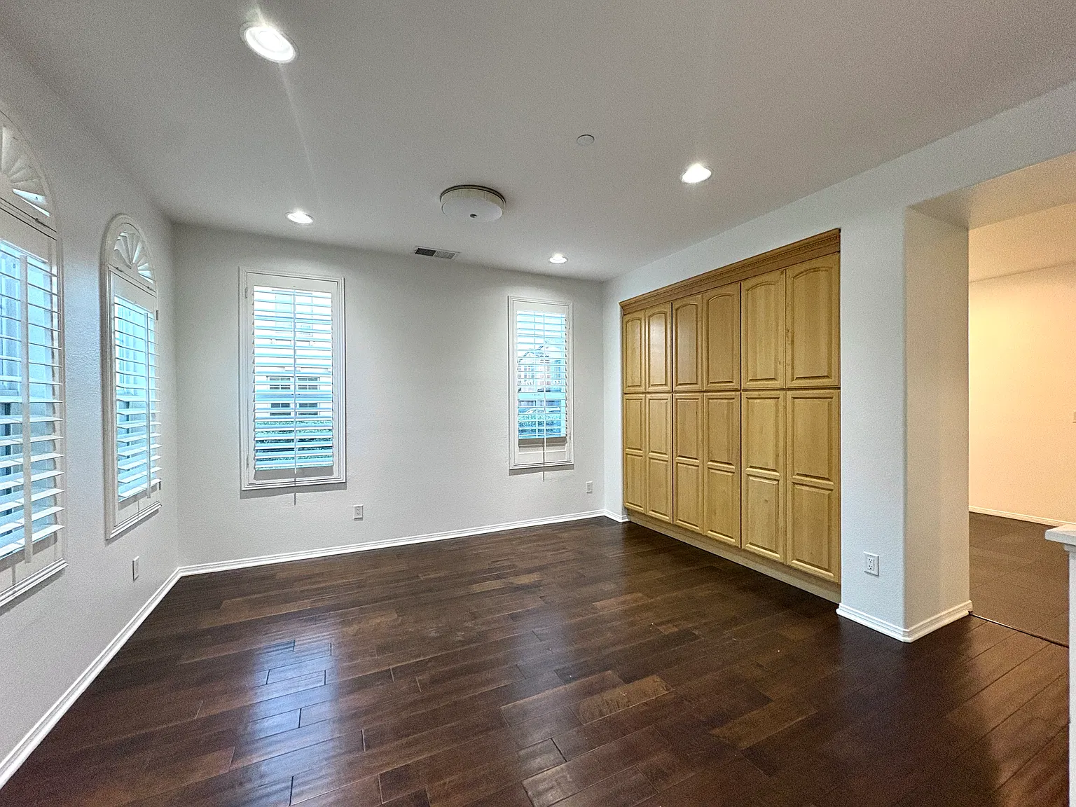 3 bed, 2.5 bath, 1572 sqft, $4,750 — Photo 3