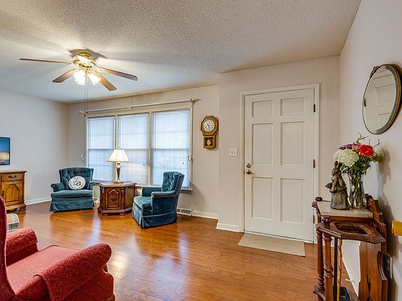 4th image of 818 Fair Ave