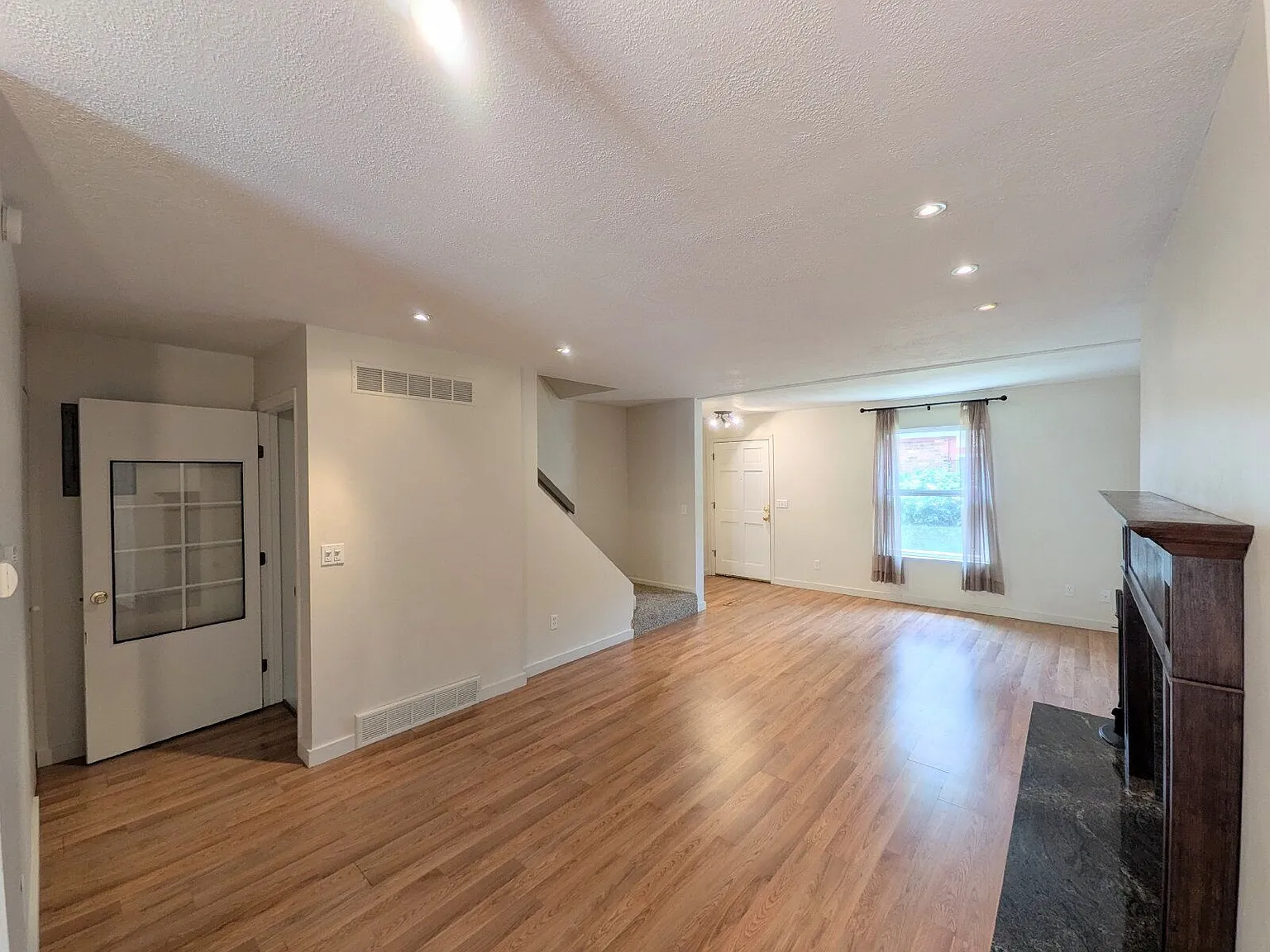 3 bed, 2.0 bath, 2061 sqft, $2,750 — Photo 4