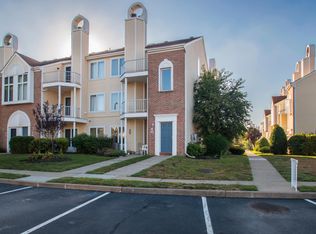40 Lauren Ct, Levittown, PA 19057