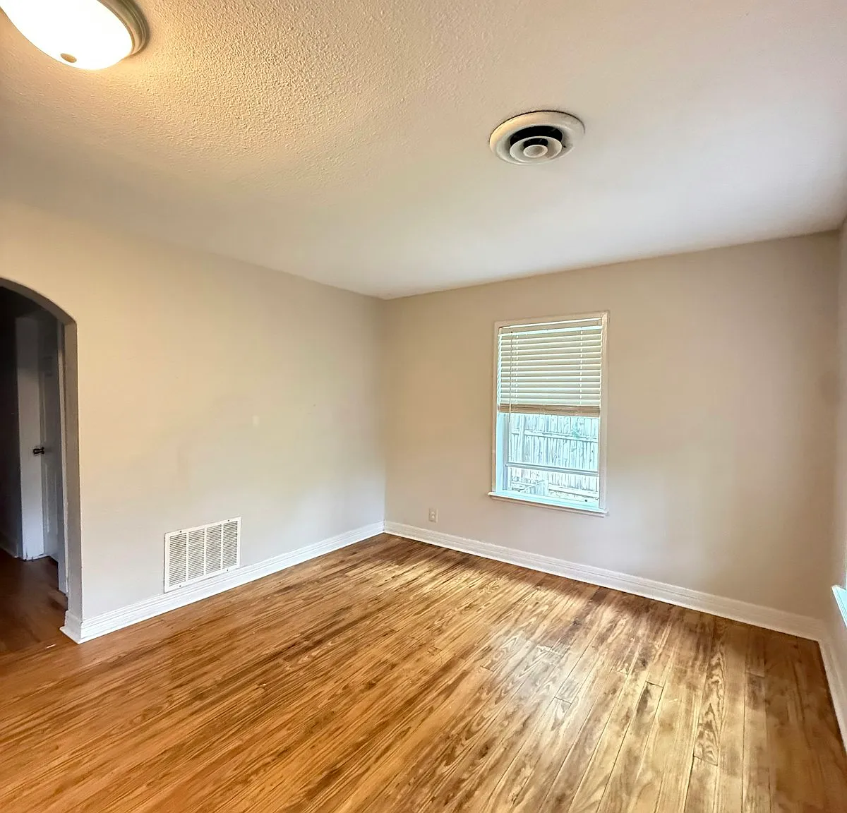 1680 Hofheinz Street — Photo 2