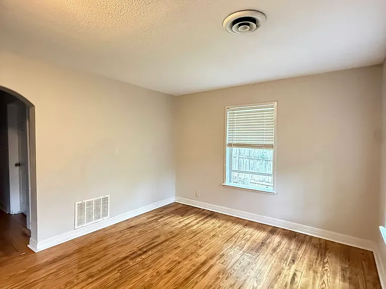1680 Hofheinz St — Photo 2
