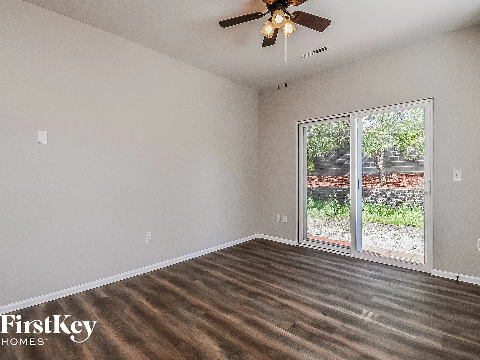 3 bed, 2.0 bath, 1295 sqft, $2,475 — Photo 3