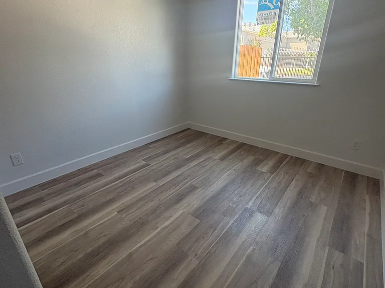 414 E Fremont St — Photo 20