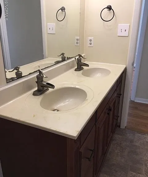 1062 Birchwood Ln — Photo 13