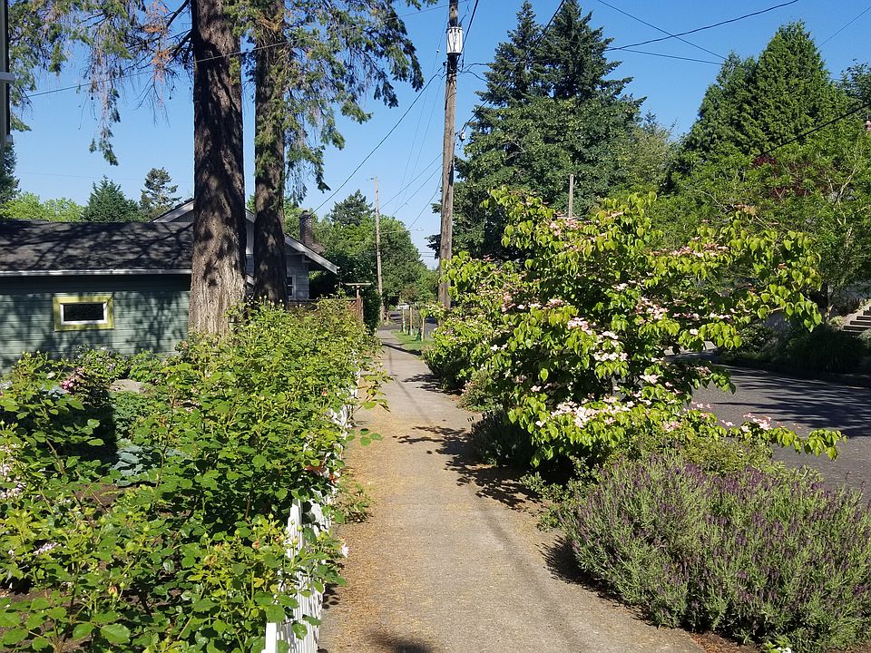 2nd image of 2553 NE 46th Ave