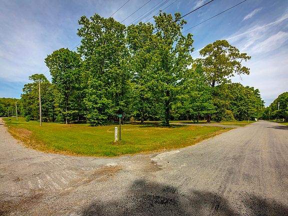 3rd image of 374 Becca Rd