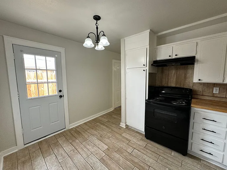 2316 Andover Dr — Photo 9