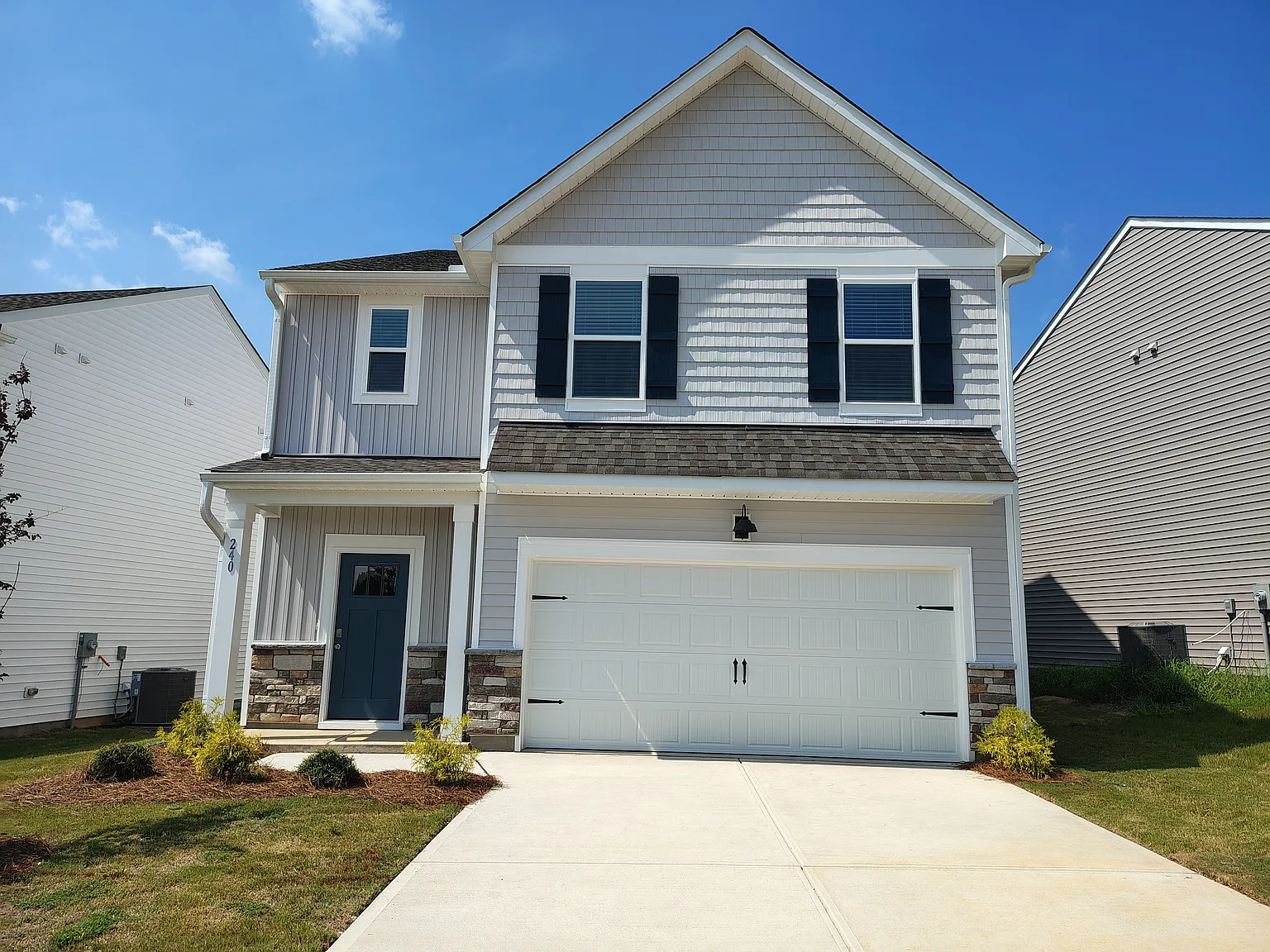 5 bed, 2.5 bath, 2368 sqft, $2,399 — Photo 1