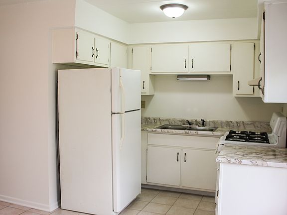 2nd image of 104 W Willow St APT 3W