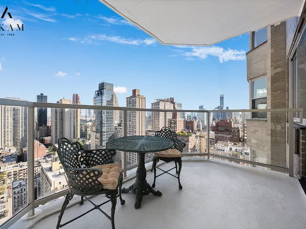 300 East 74th Street image 1 of 10