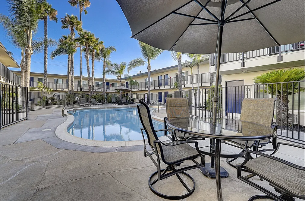 Marquis Apartments — Photo 4