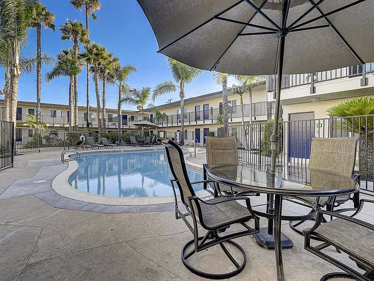 Marquis Apartments — Photo 4