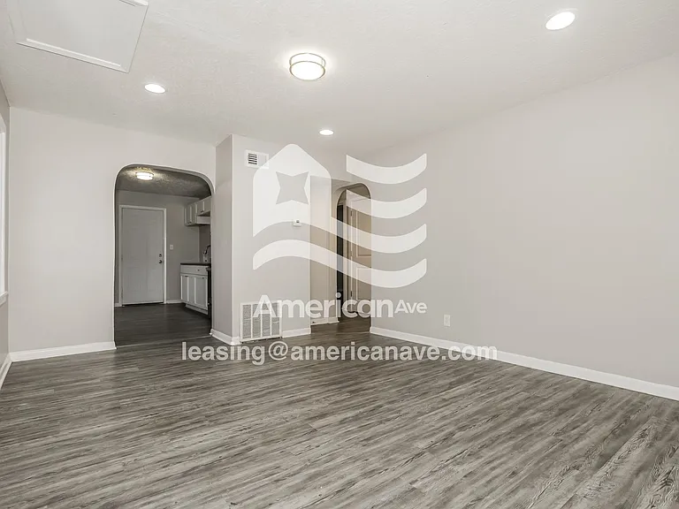 832725_004_living_room_13686909.jpg