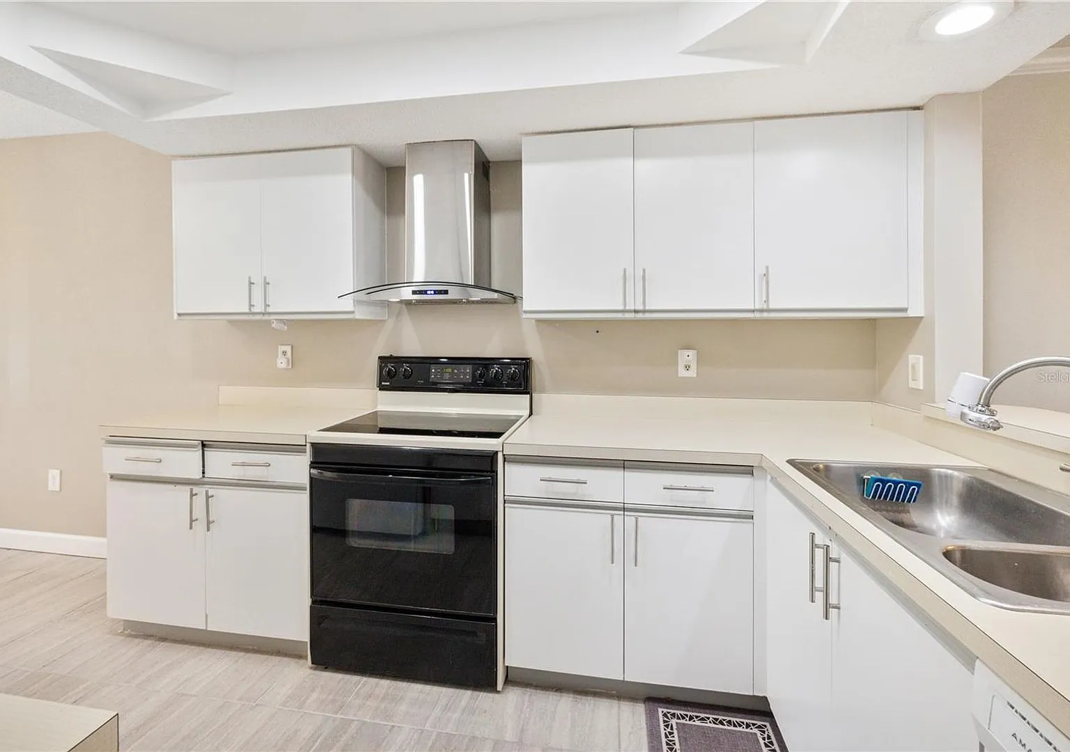 Ideal Sarasota Location! — Photo 4