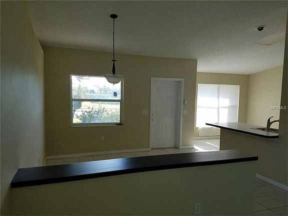 4th image of 1061 N Euclid Ave