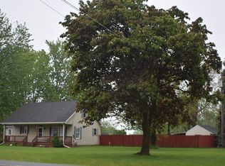 7285 Rochester Rd, Lockport, NY 14094