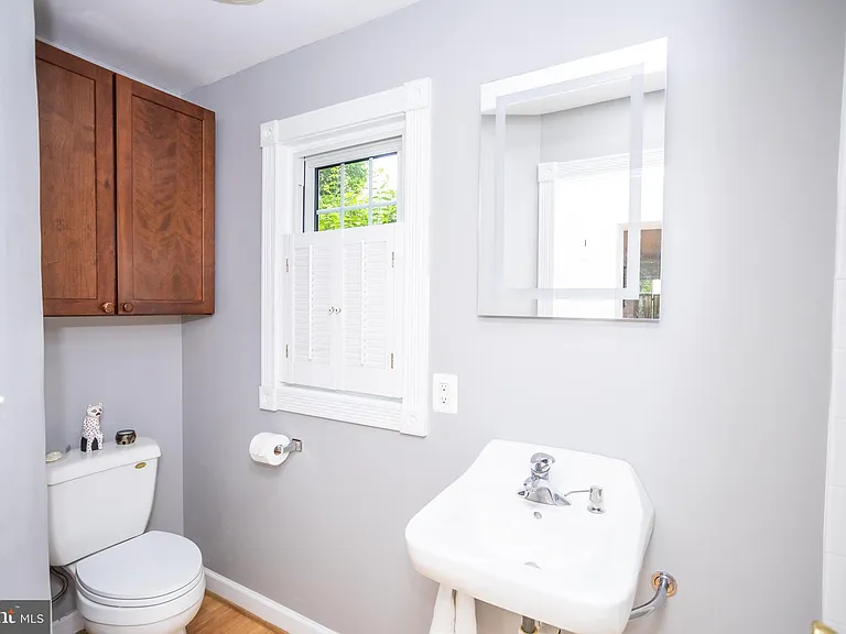 1207 N Livingston St — Photo 35