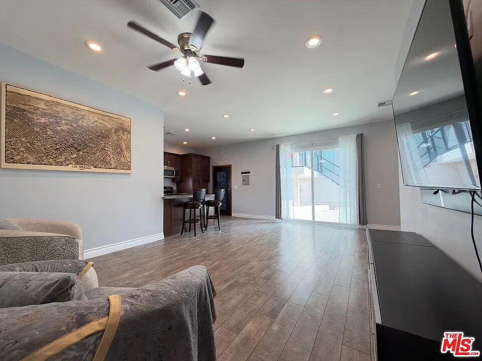 1 bed, 1.0 bath, 800 sqft, $2,300 — Photo 3