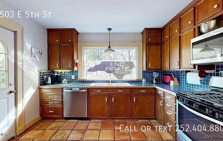 2503 E 5th St — Photo 15