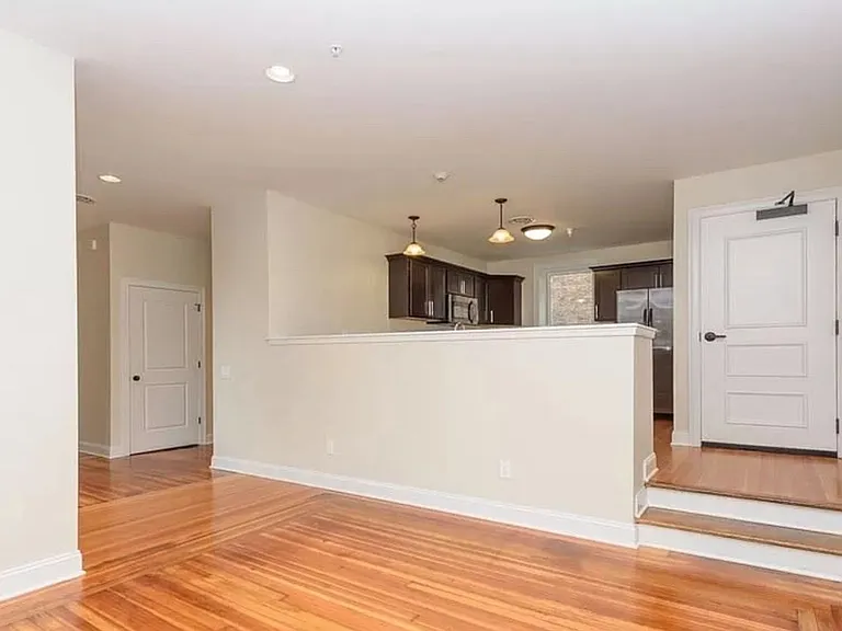 Stylish 1-Bedroom Apartment with Modern Upgrades in Cohoes — Photo 2