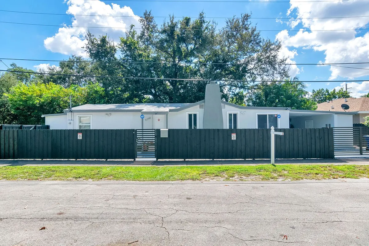 Building Photo - 9398 NW 4th Ave