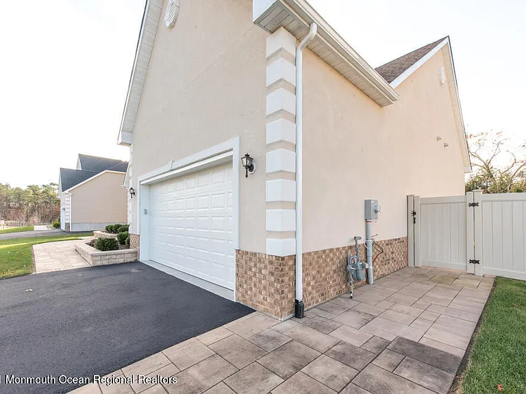 12 Cindy Ct — Photo 56