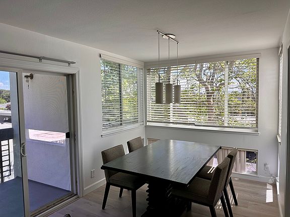 Dining area (dining table with 4 chairs included)