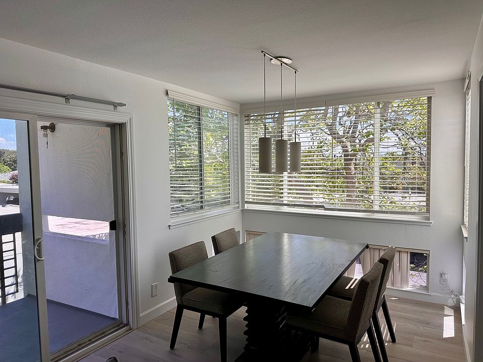 Dining area (dining table with 4 chairs included)