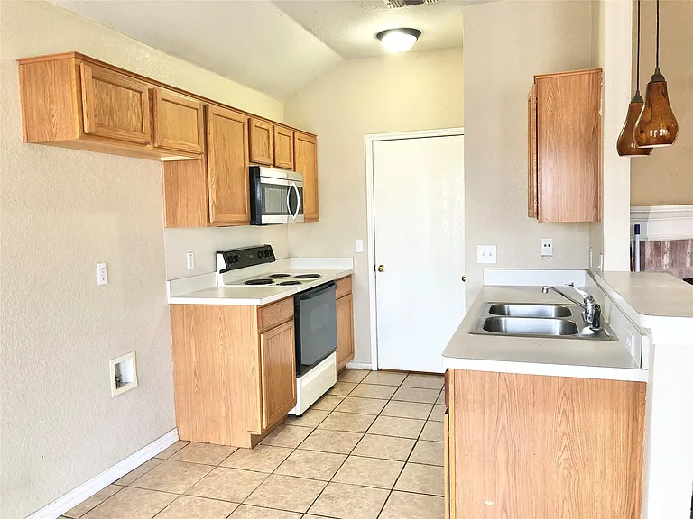 3007 Rustic Meadow Trl — Photo 6