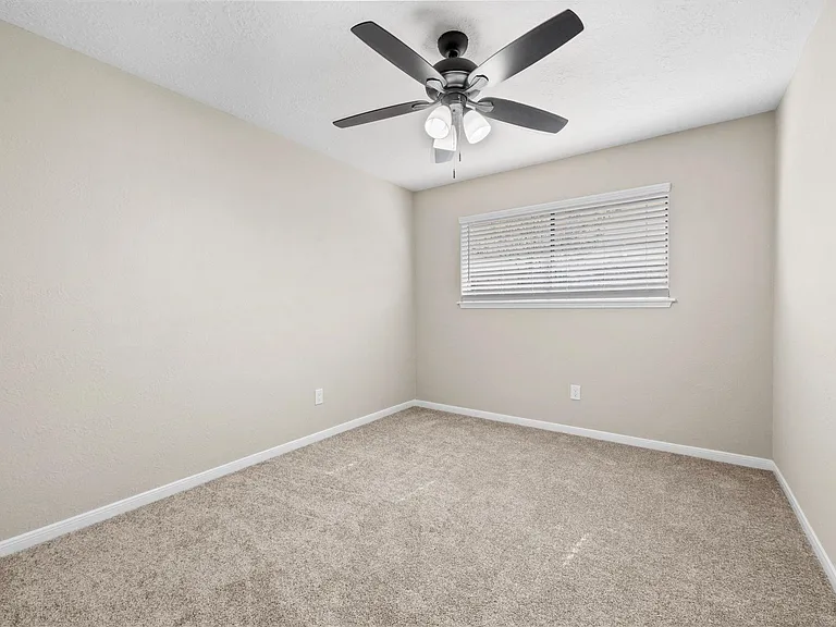 1923 Winding Creek Dr — Photo 18