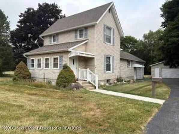 2725 E Clinton Trl, Charlotte, MI 48813