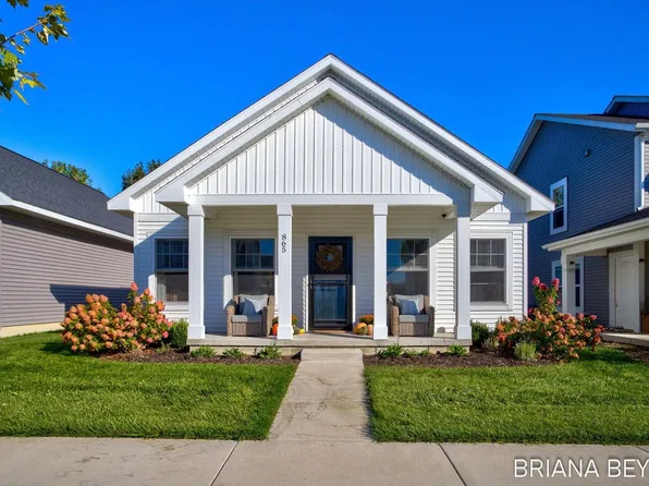865 Winchester St, Holland, MI 49423