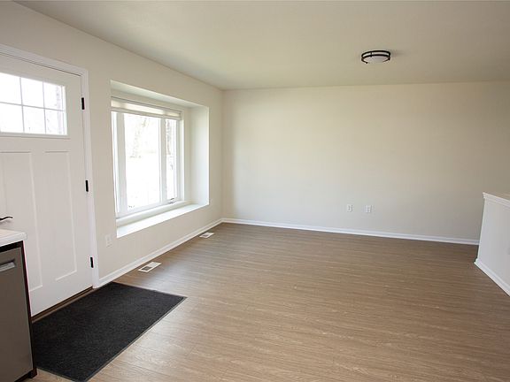 4th image of 608 E Washington St