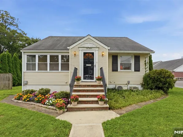 26 Dora Ave, Waldwick, NJ 07463