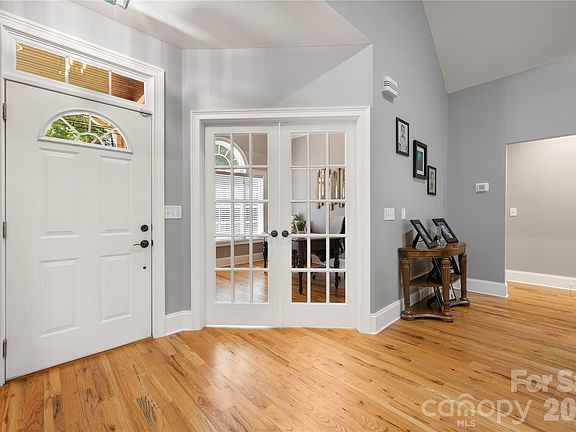 5th image of 686 White Oaks Rd