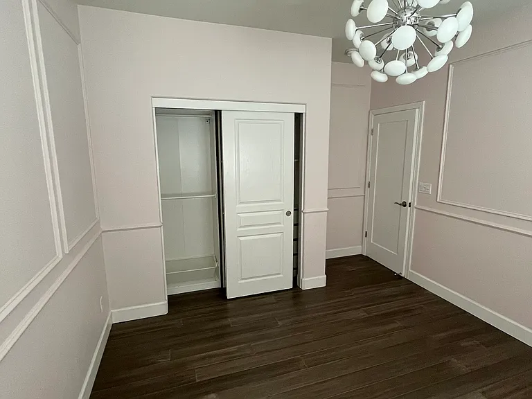 Admiral Cir — Photo 3