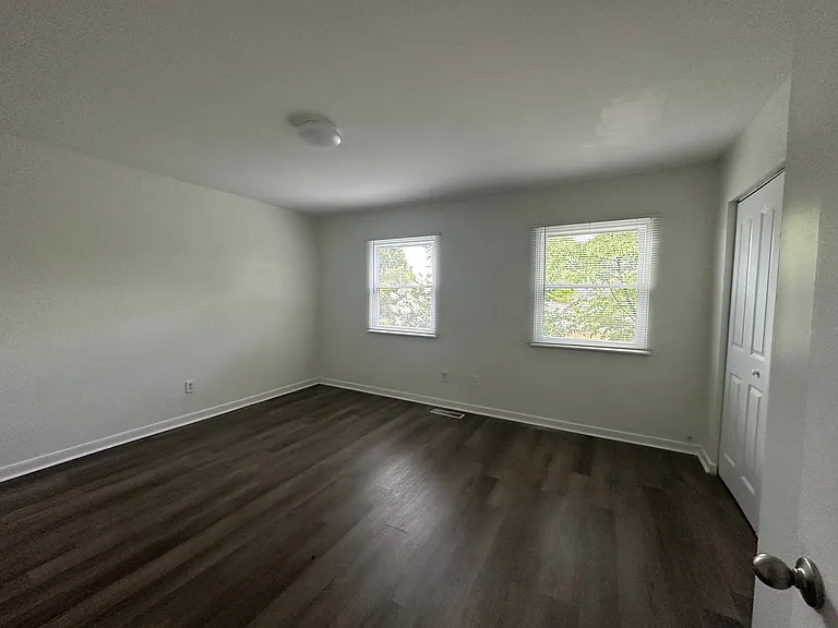 202 Devonshire Rd — Photo 8