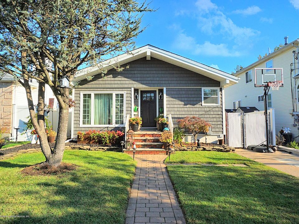 1st image of 15 Herrick Ave