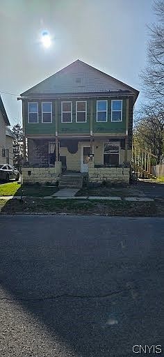 1st image of 633 Lillian St