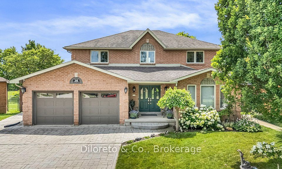 1st image of 28 Foxwood Cres