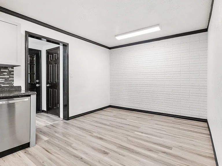 2802 Spring Valley Dr — Photo 4
