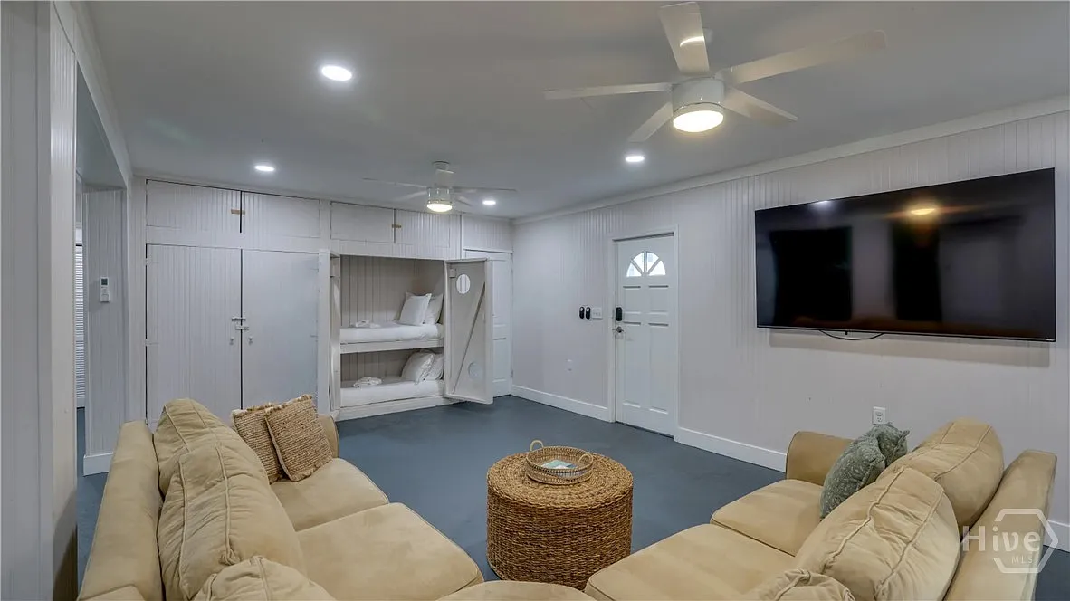 3 bed, 1.0 bath, 1559 sqft, $3,200 — Photo 3
