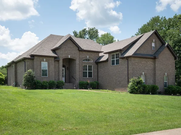 1007 Robert Lee Dr, Gallatin, TN 37066