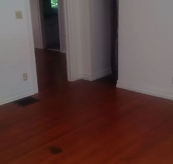 611 E University St — Photo 10