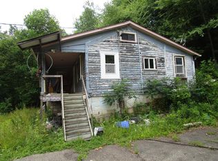 590 3rd St, Franklin, PA 16323