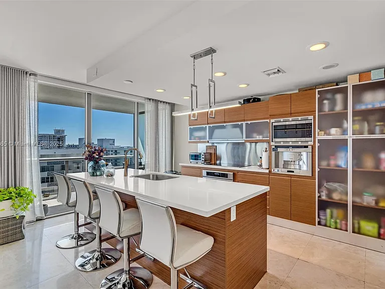 5875 Collins Ave #1714 — Photo 10
