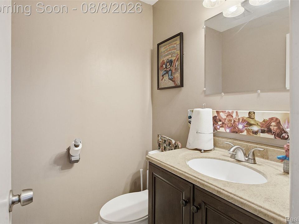 20350 Weybridge St, photo 29